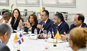 La JCE presenta a la Sociedad de Diarios la nueva cédula de identidad y electoral La JCE presenta a la Sociedad de Diarios la nueva cédula de identidad y electoral