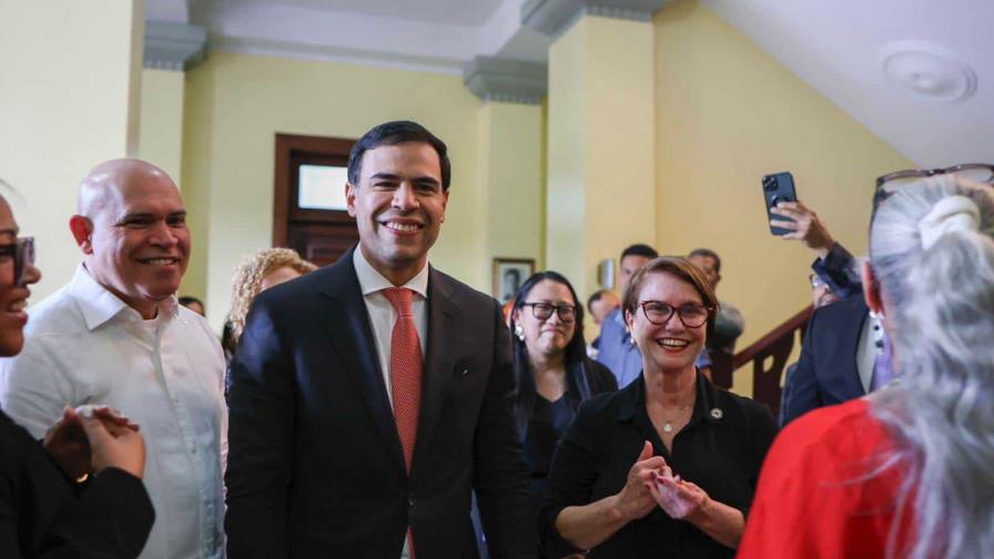 Ministro Roberto Ángel Salcedo realiza recorrido por la Dirección General de Bellas Artes