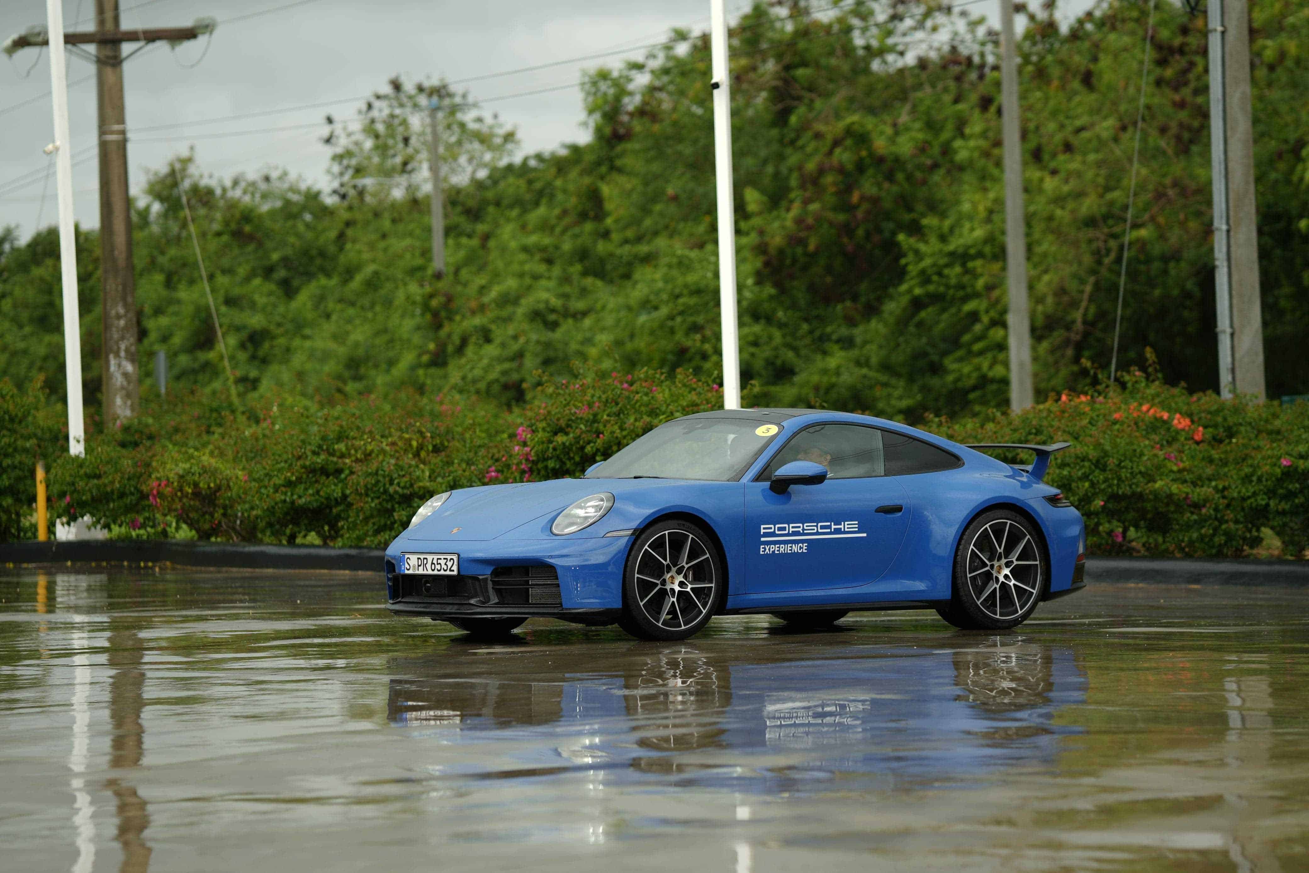 Porsche 911 Carrera.