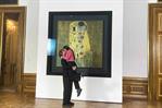 Besarse con arte ante El Beso de Klimt, una propuesta distinta para San Valentín Besarse con arte ante El Beso de Klimt, una propuesta distinta para San Valentín