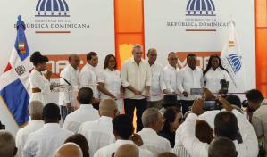Deligne Ascención afirma que termina su gestión al frente de Obras Públicas con 587 obras concluidas Deligne Ascención afirma que termina su gestión al frente de Obras Públicas con 587 obras concluidas