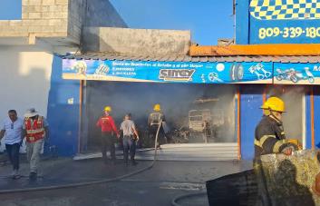 Incendio consume agencia de motocicletas en San Pedro de Macorís