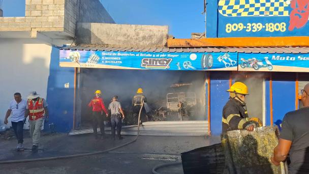 Incendio consume agencia de motocicletas en San Pedro de Macorís