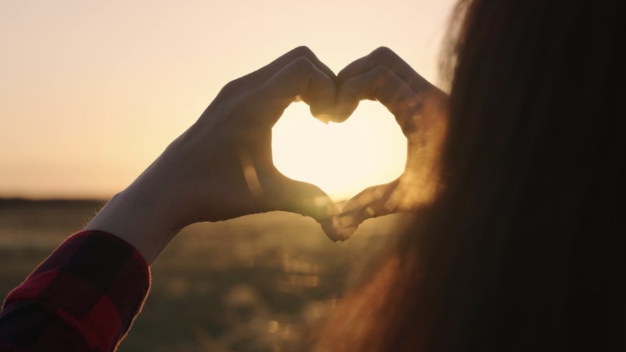 Este día de San Valentín, prueba la meditación de la bondad amorosa