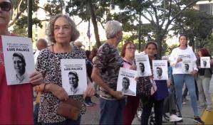 Protesta en Caracas por aislamiento prolongado de presos políticos opositores.