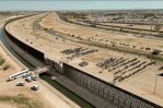 Texas, dispuesto a vender o alquilar terreno al Gobierno de Trump para detener a migrantes