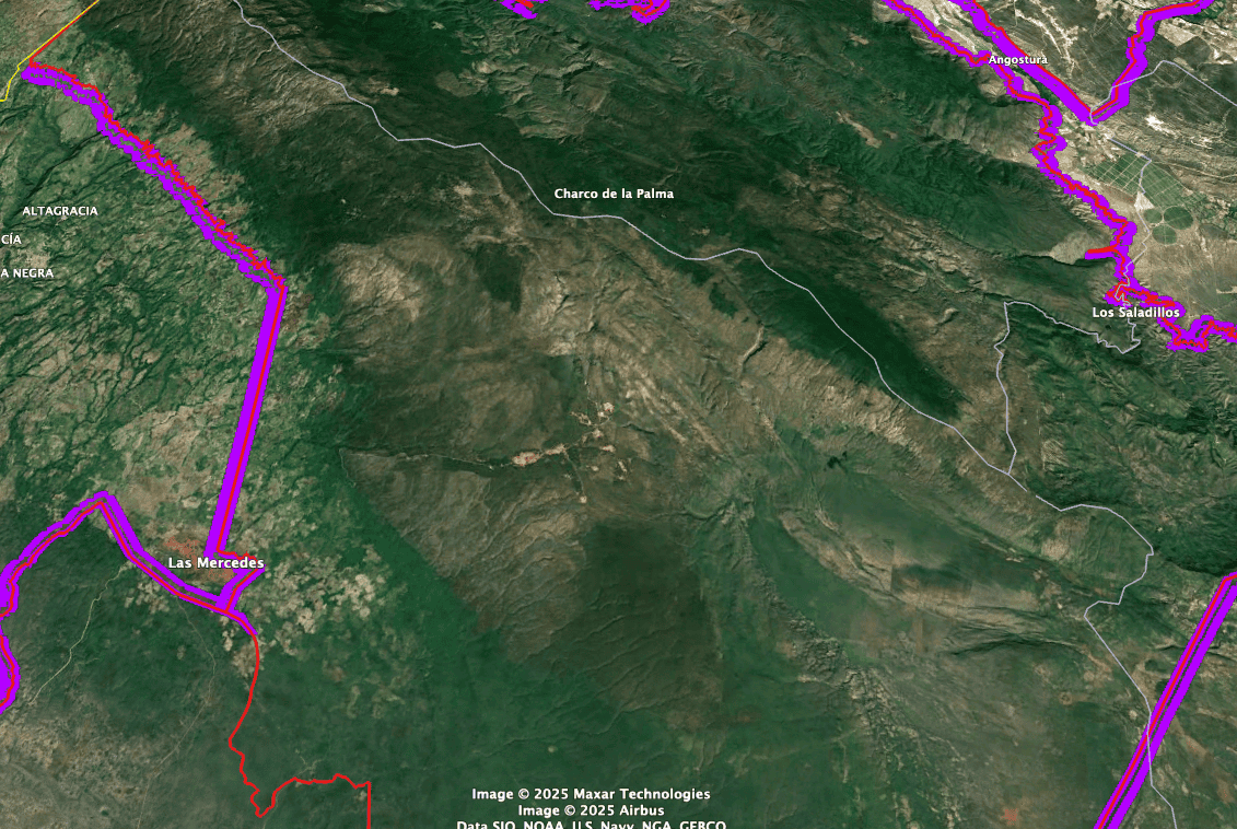 En el núcleo del Parque Nacional Sierra de Bahoruco se puede ver lo que fue la explotación minera en Aceitillar. A pesar de varias décadas el impacto en el ecosistema sigue latente. 