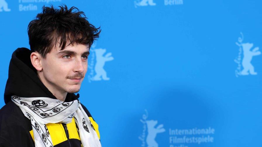 Chalamet se da un baño de multitudes en Berlín y esquiva las preguntas políticas