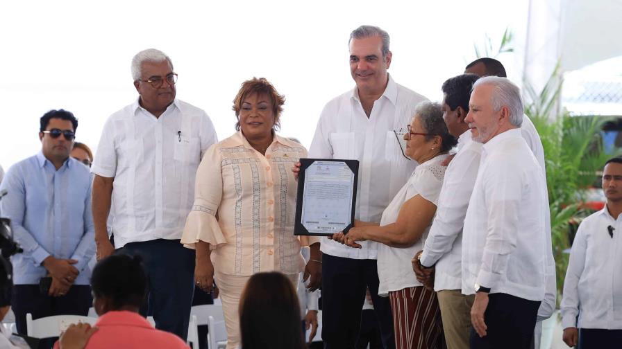 Luis Abinader encabeza entrega de títulos de propiedad en Savica de Los Alcarrizos