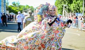 Carnaval de Santiago 2025: Un éxito en su segundo domingo, ahora en el Parque Central