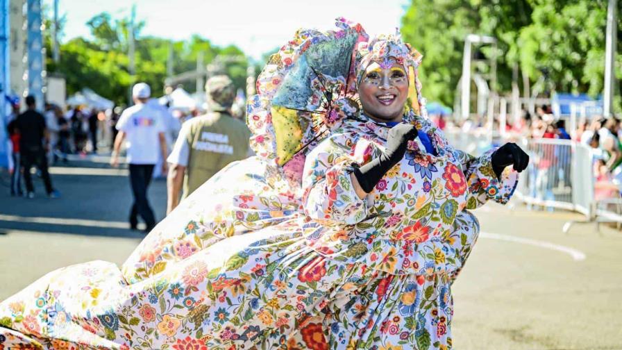 Carnaval de Santiago 2025: Un éxito en su segundo domingo, ahora en el Parque Central