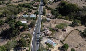 Los 31 kilómetros de la carretera Comendador-Guaroa-Macasías: un paraje entre fronteras y contrastes Los 31 kilómetros de la carretera Comendador-Guaroa-Macasías: un paraje entre fronteras y contrastes
