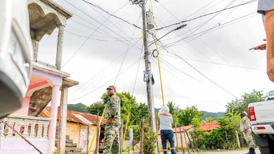 Edesur interviene Peravia y desconecta a 300 usuarios vinculados ilegalmente al servicio eléctrico