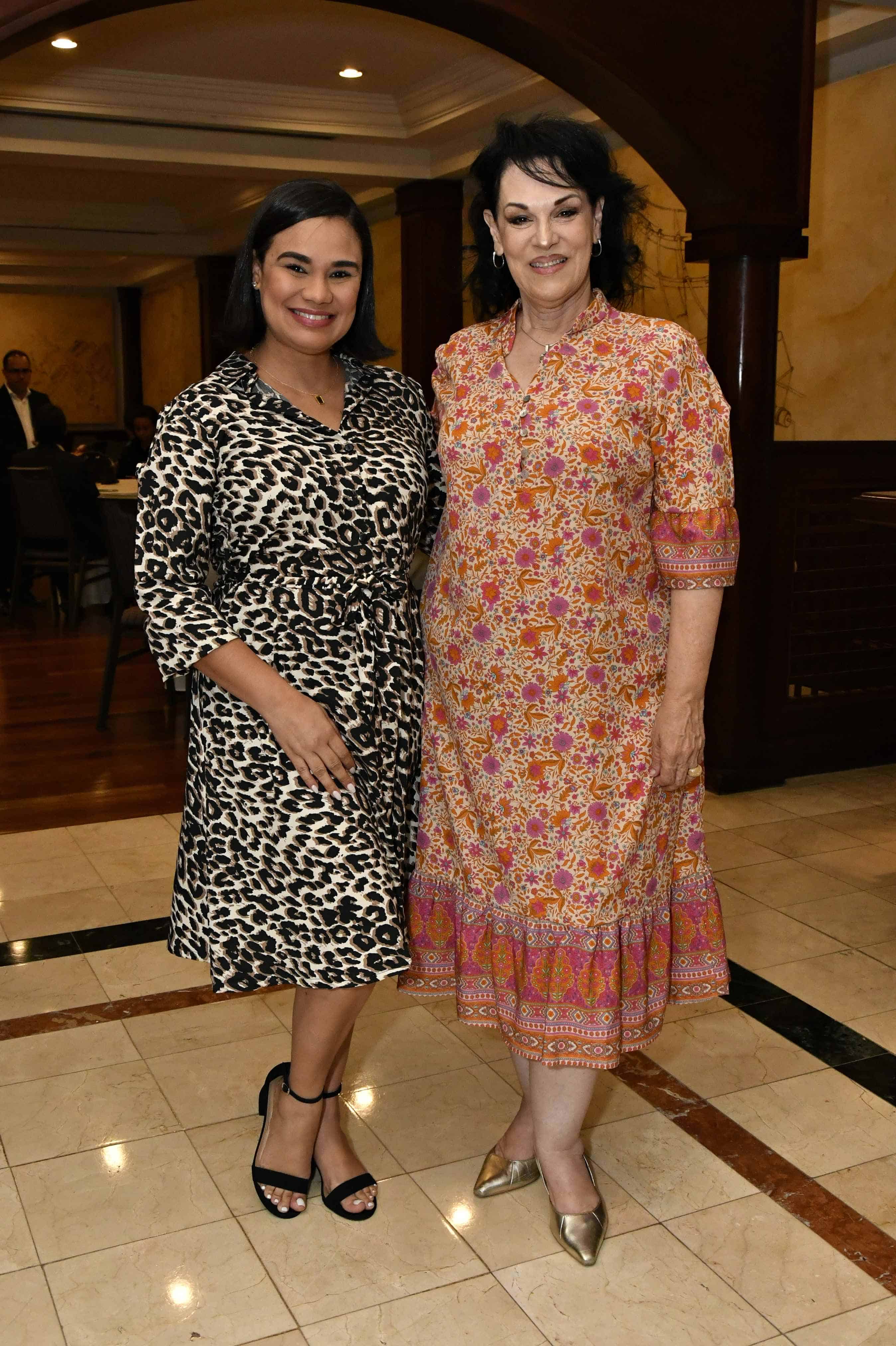 Esmeldy Chávez y Maggie Cespedes.