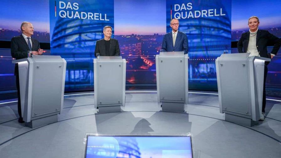 Los candidatos se trenzan en un duro debate dominado por la inmigración y el ascenso de la AfD