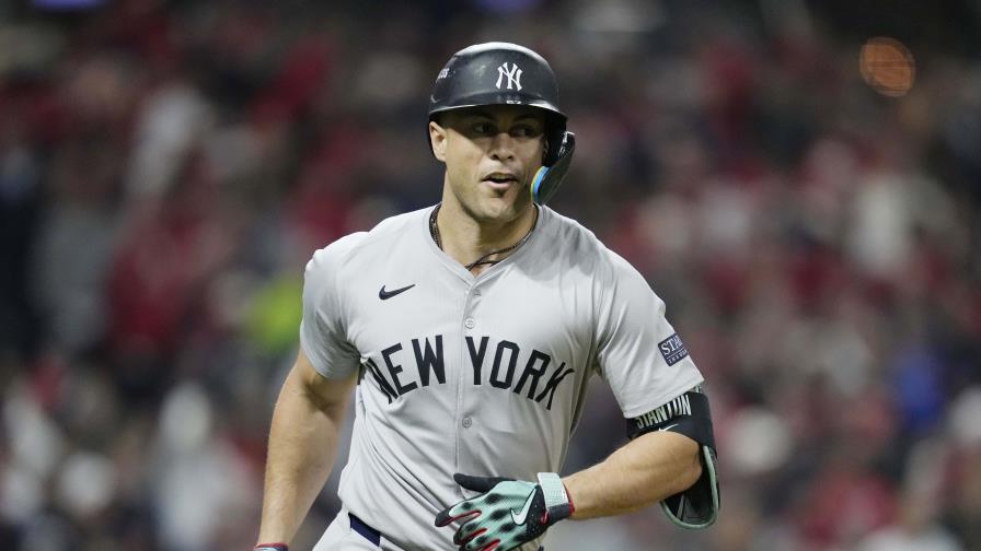 Giancarlo Stanton, baja en los Yanquis por inflamación en ambos codos