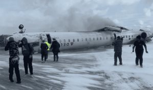 Reportan 15 heridos, tres en estado crítico, en el accidente de avión en Toronto
