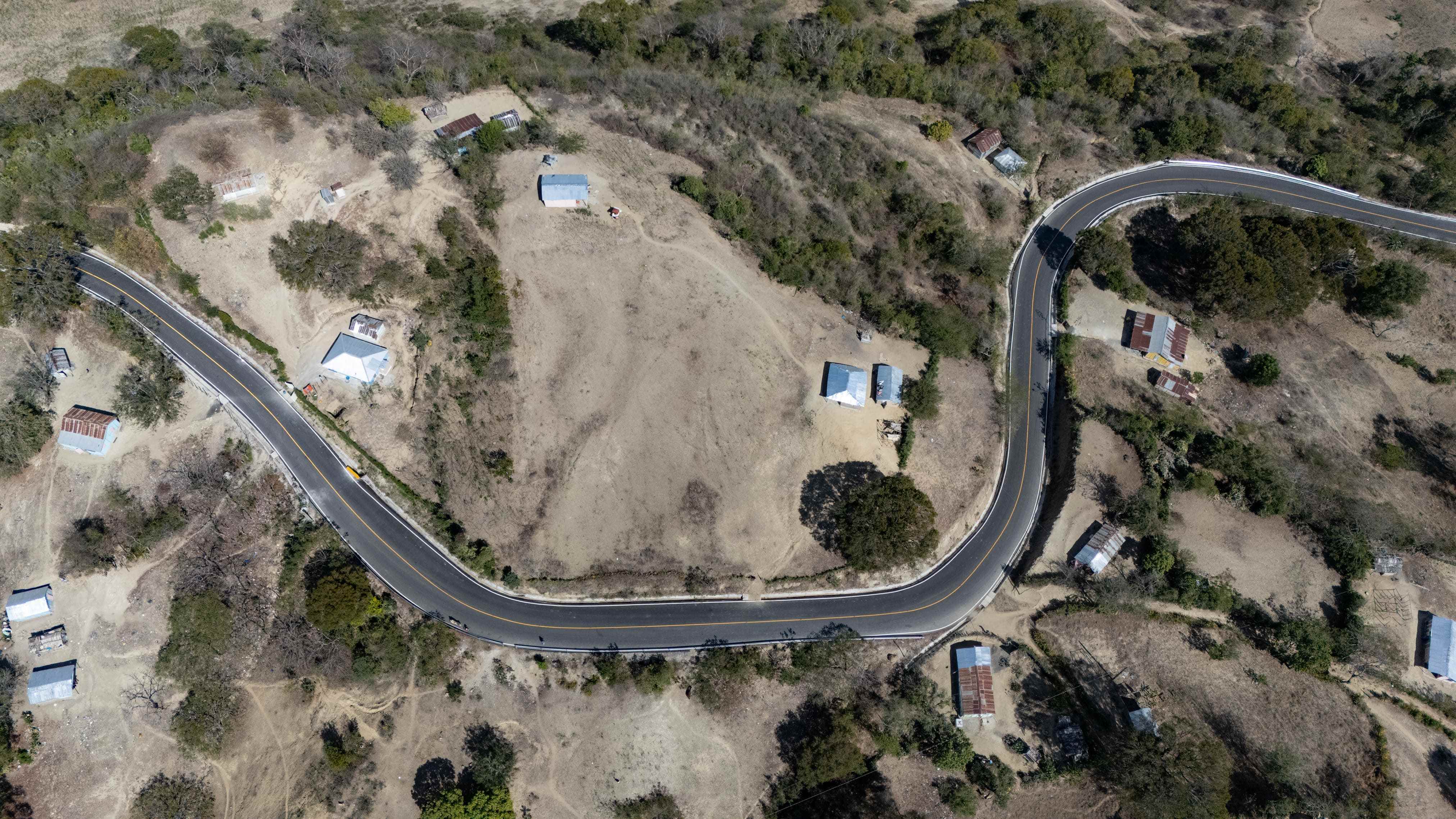 Vistas aéreas de la recién inaugurada carretera  Comendador-Guaroa-Macasías (14/2/2025). 