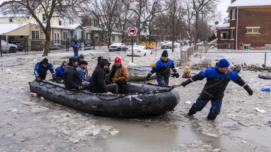 Frío amenazante para la vida afecta a partes de EE.UU. tras inundaciones mortales