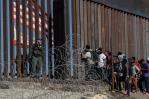 EE. UU. informa de bajada del 85 % de los cruces fronterizos en primeras dos semanas de Trump