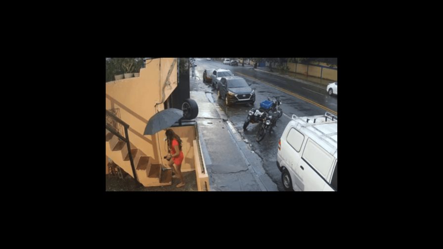 Caída de mujer por escaleras en Ensanche La Fe no habría sido la primera, según vecinos