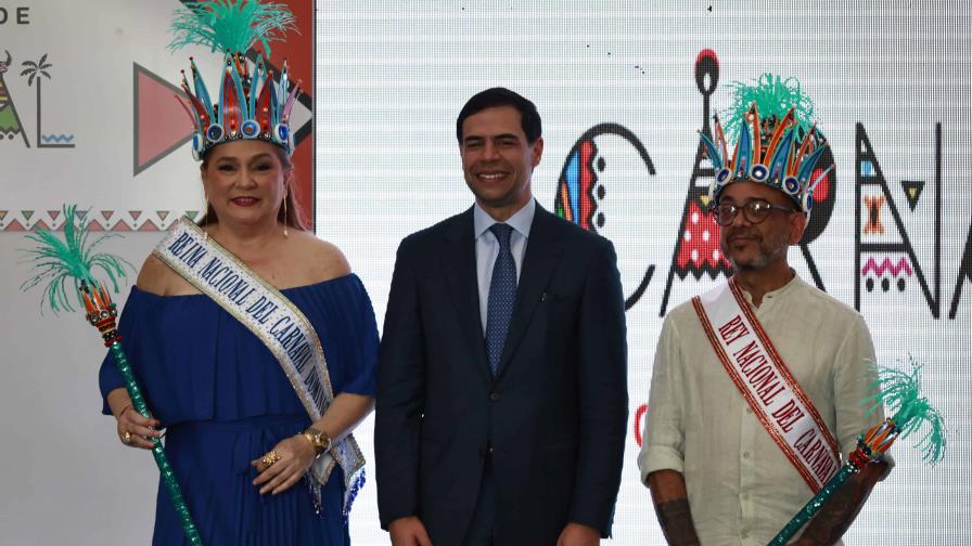 Luis Rivas y Jatnna Tavárez, rey y reina del gran Desfile Nacional de Carnaval