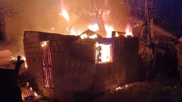 Incendio reduce a cenizas dos viviendas en sector de El Seibo