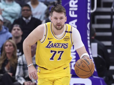Lakers alcanzan valoración de 12500 millones con nueva venta