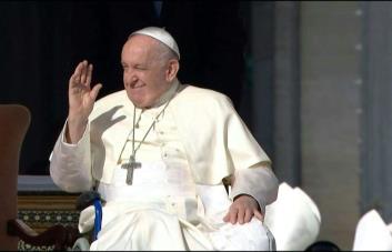El papa Francisco  está de buen ánimo y sigue los ejercicios espirituales