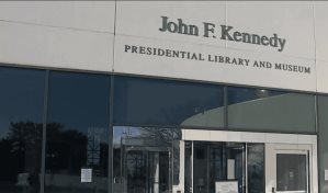 La Biblioteca John F. Kennedy en Boston obligada a cerrar por el despido de empleados