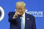Trump firma orden para poner fin a prestaciones federales para algunos inmigrantes Trump firma orden para poner fin a prestaciones federales para algunos inmigrantes