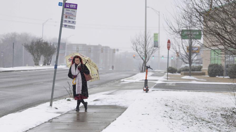 Nevadas causan cientos de accidentes viales en Virginia y Carolina del Norte