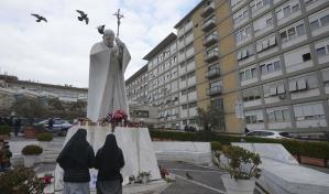 Cuando un papa enferma, los italianos siempre especulan sobre quién será el próximo