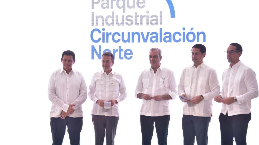 Abinader participa en acto inaugural del primer centro logístico de referencia de Santiago