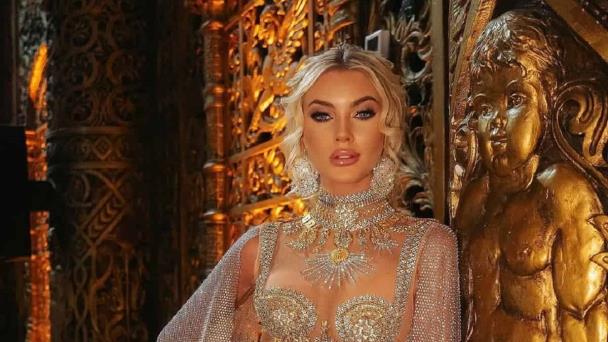 Miss Universo luce joyería de diseñadora dominicana Gisselle Mancebo