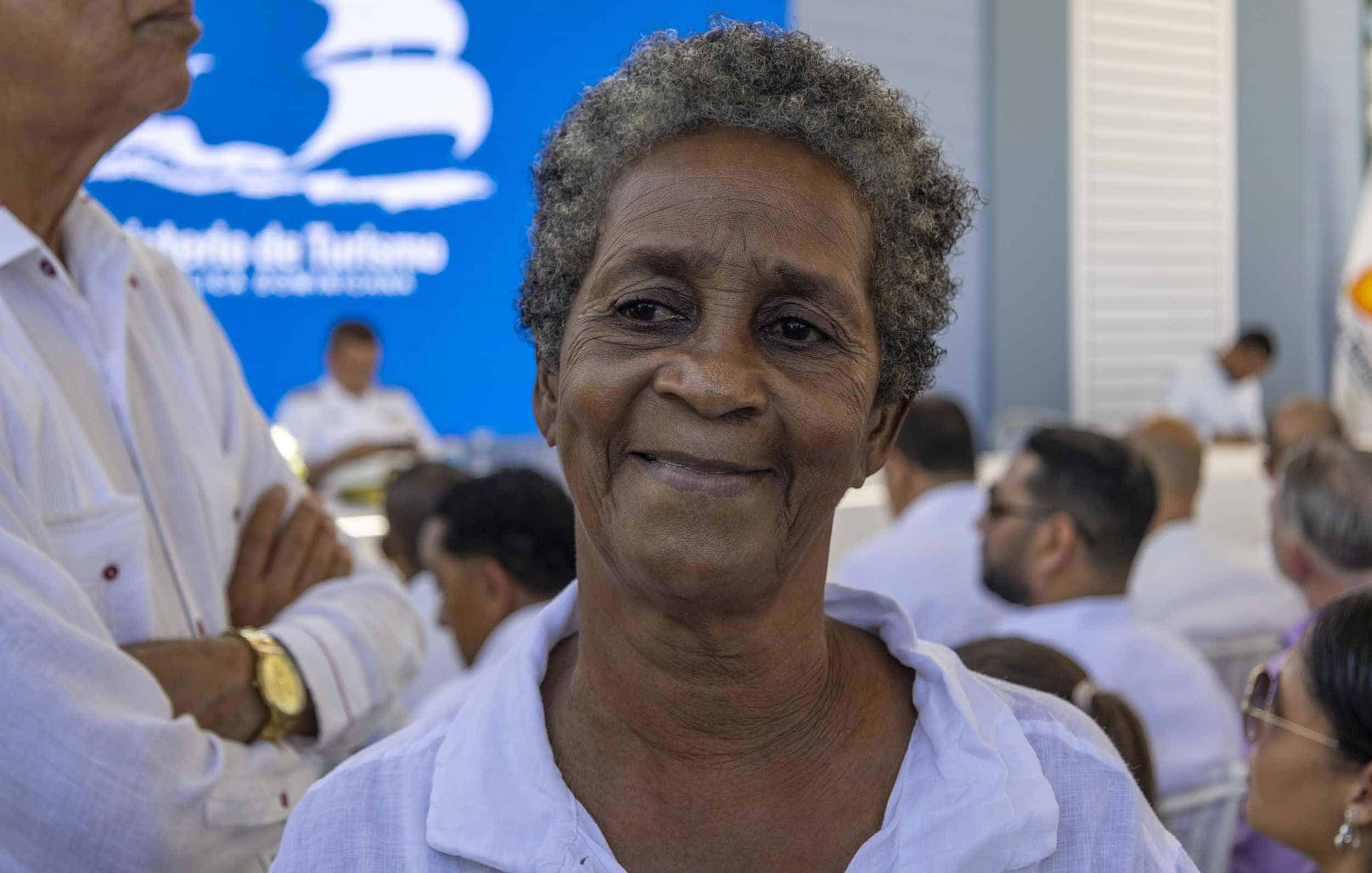 Rosa Grandell dice tener un local en el pueblo de los pescadores desde la compra de uno de los terrenos en el 1984.