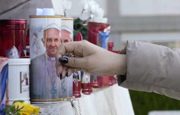 La sepsis, una amenaza en la batalla del papa Francisco contra la neumonía