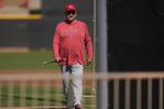 Manager de Reds aconseja a veteranos ignorar Sistema Automatizado de Bolas y Strikes