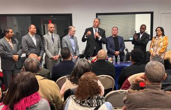 Celebran encuentro comunitario con el cónsul Jesús Vázquez y el asambleísta George Álvarez