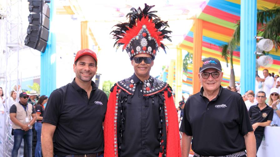 Félix Sánchez brilla como el Rey Momo en el Carnaval de Punta Cana junto a Las Musas