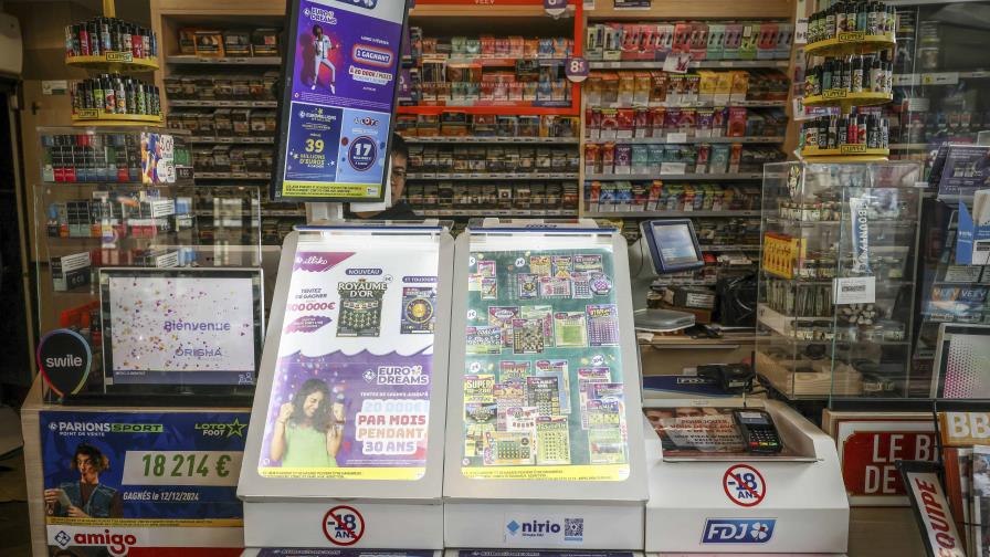 Ladrones ganan lotería con billete comprado con tarjeta robada; víctima quiere compartir premio Ladrones ganan lotería con billete comprado con tarjeta robada; víctima quiere compartir premio