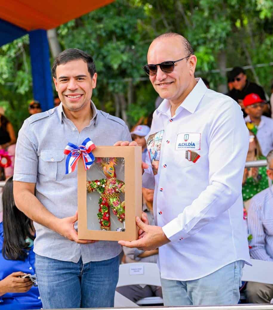 El alcalde de Santiago, Ulises Rodríguez, junto al ministro de Cultura, Roberto Ángel Salcedo.