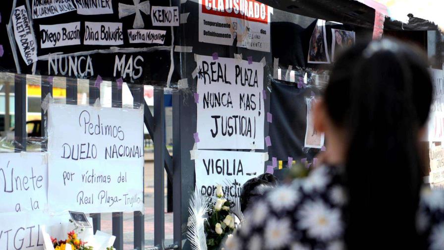Multan con 153,000 dólares a centro comercial de Perú tras derrumbe que dejó seis muertos Multan con 153,000 dólares a centro comercial de Perú tras derrumbe que dejó seis muertos