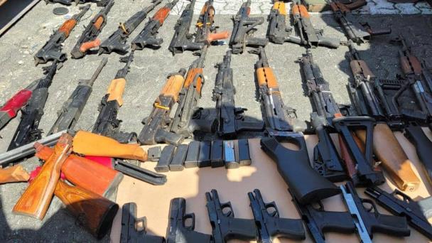 Aduanas decomisa 37 armas de fuego de contrabando en el puerto de Haina proveniente de Brooklyn