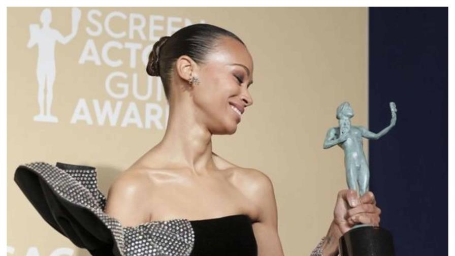 Zoé Saldaña gana un SAG Award y despeja su camino al Óscar