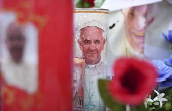 El papa Francisco descansó bien durante la noche, dice el Vaticano
