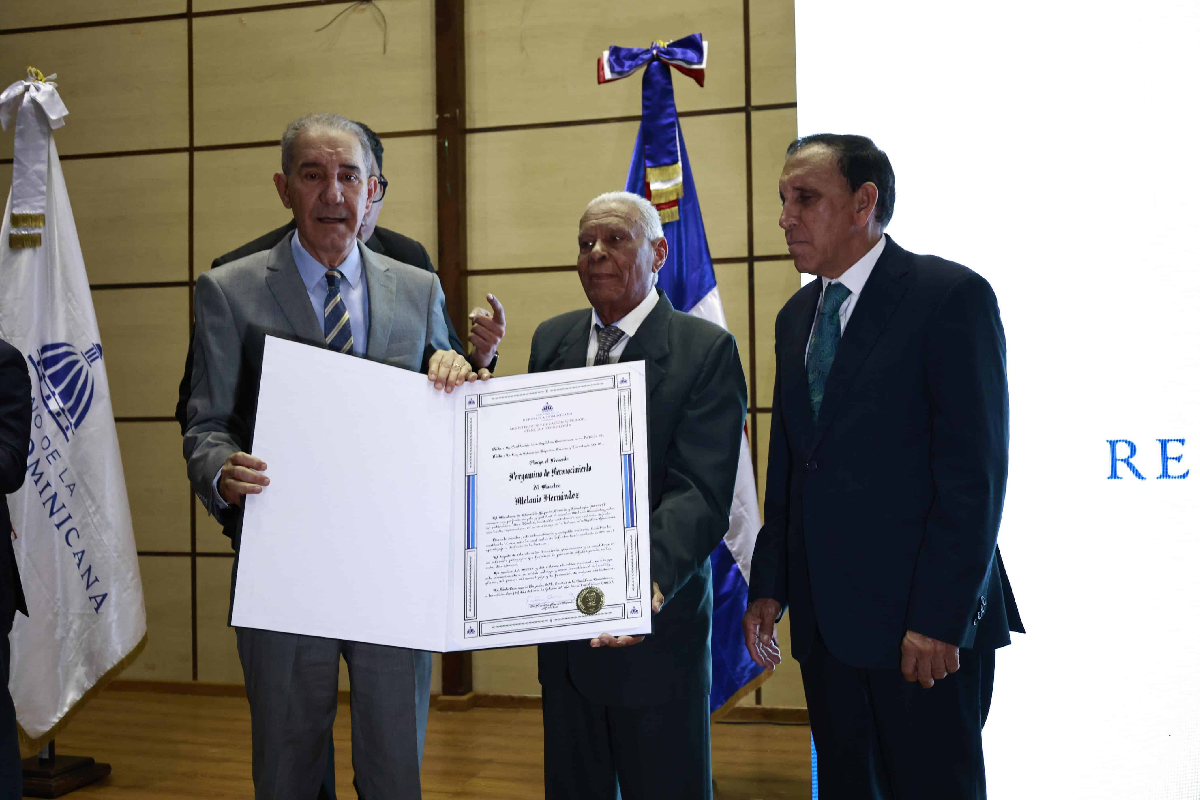 El ministro de Educación Superior, Franklin García Fermín, Melanio Hernández y el doctor Félix Antonio Cruz Jiminián.