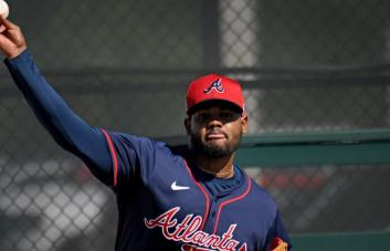 Reynaldo López comienza como un as de la rotación de los Bravos