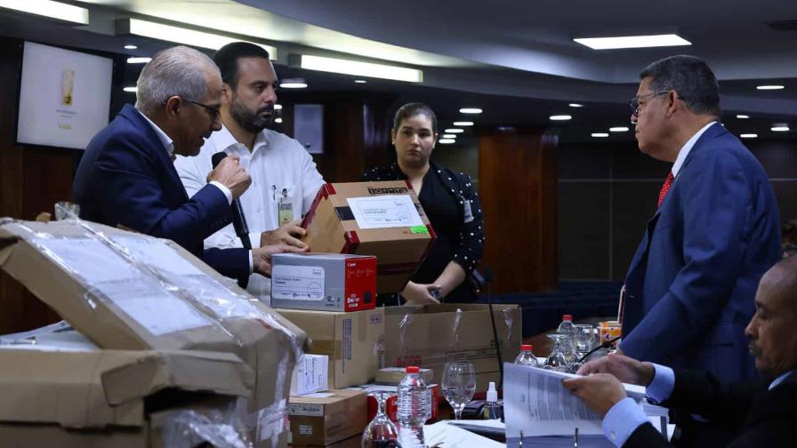 La experiencia internacional y local compiten para imprimir la nueva cédula La experiencia internacional y local compiten para imprimir la nueva cédula