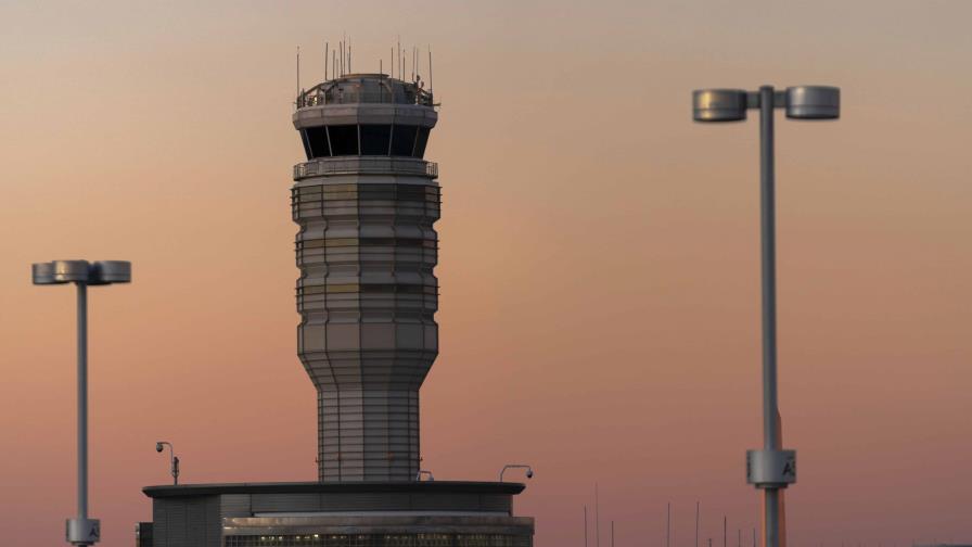 Vuelo de American Airlines interrumpe aterrizaje para evitar choque en aeropuerto de Washington